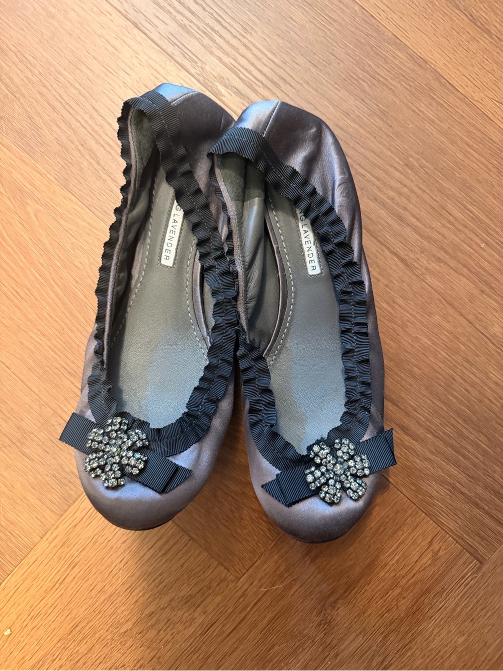 Vera Wang Lavender Gray Satin Rhinestone Bow Ballet Flats Size 7
